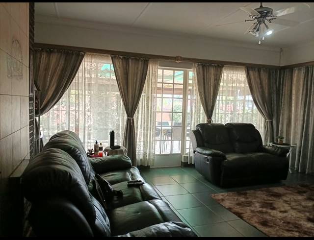 4 BEDROOM HOUSE FOR SALE IN NORKEM PARK